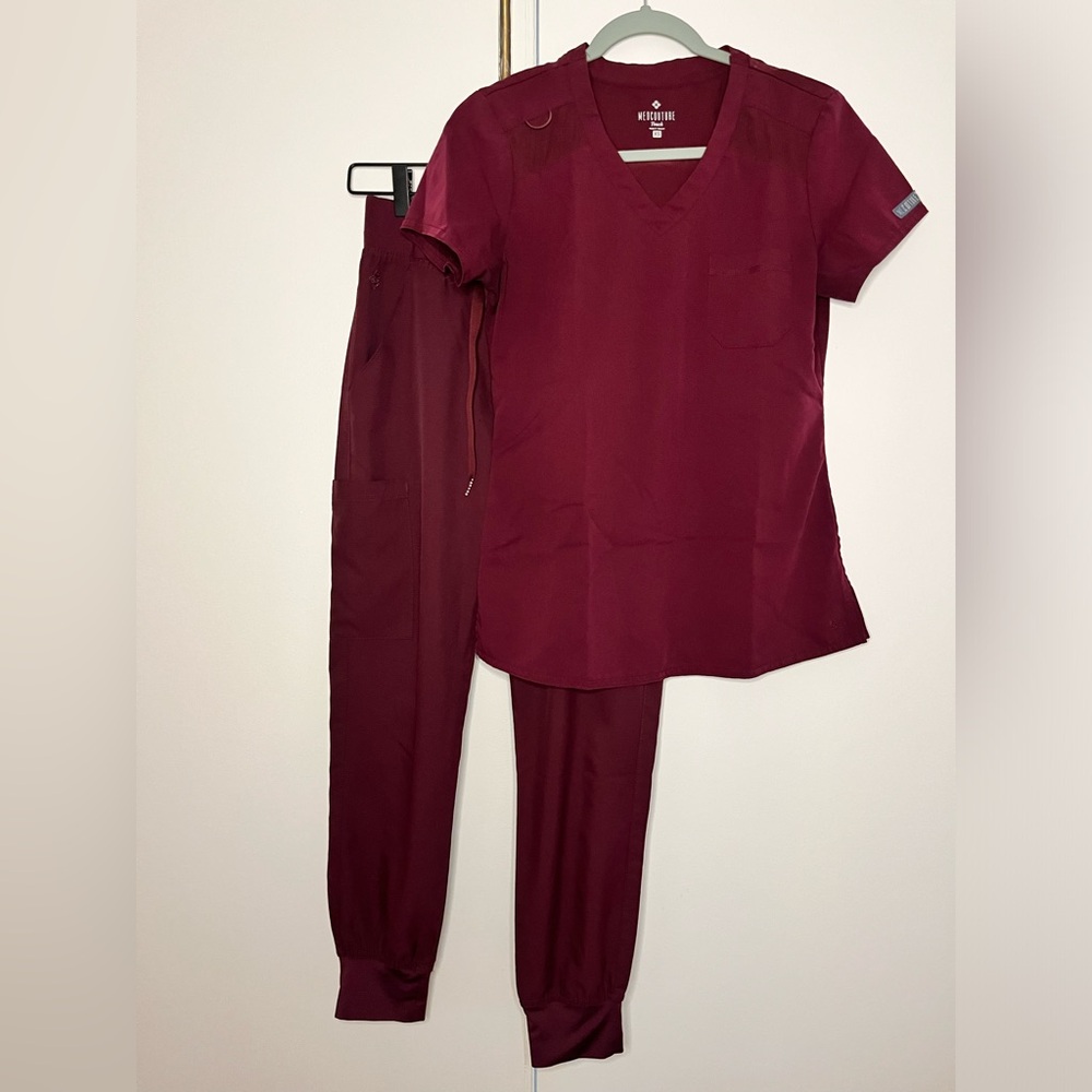 Med Couture maroon/wine size XS scrub set